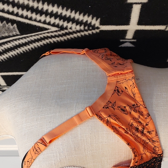 💕 EUC Cacique Brand Intimates Ladie's Smooth Boost Plunge Underwire Bra, 40D - Picture 7 of 10